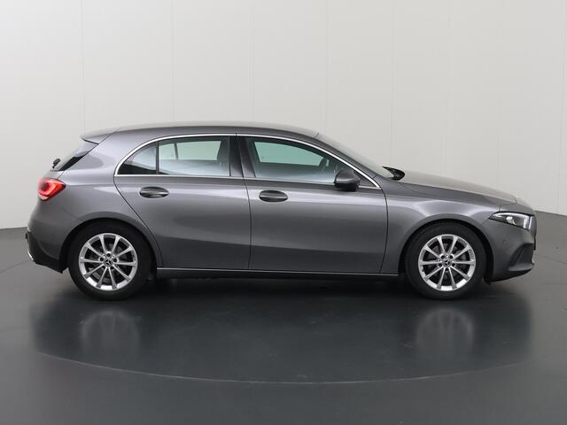 Mercedes-Benz A-KLASSE 180 Business Solution Luxury | Widescreen | Trekhaak | Stoelverwarming | Parkeersensoren |
