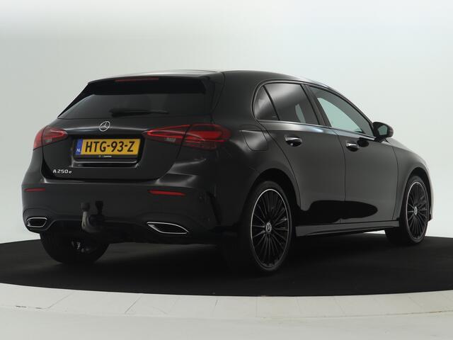 Mercedes-Benz A-KLASSE 250 e AMG Plug-In Hybride | AMG Line Advanced Plus | Night Pakket | Trekhaak | Sfeerverlichting | Stuur en Stoelverwarming | Inclusief 24 maanden MB Certified garantie voor Europa.