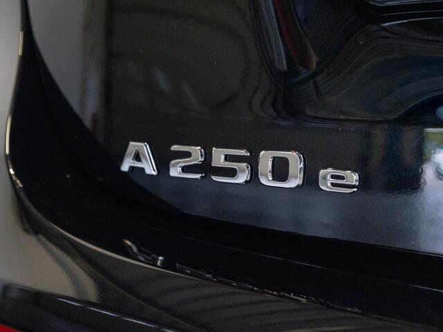 Mercedes-Benz A-KLASSE Hatchback 250 e Business Solution AMG Panorama dak