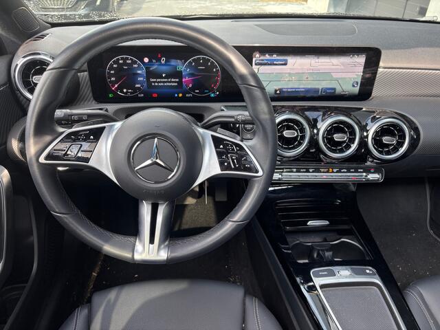 Mercedes-Benz A-KLASSE 180 Star Edition Pano Camera