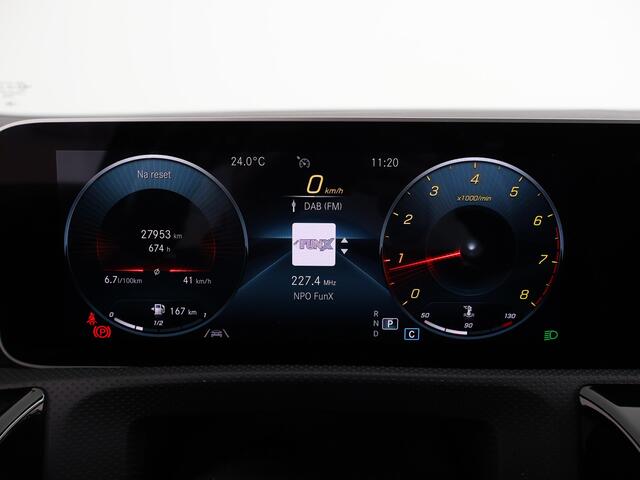 Mercedes-Benz A-KLASSE 180 Business Solution AMG | Panoramisch dak | Widescreen | AMG