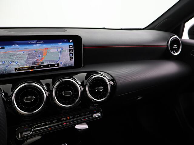 Mercedes-Benz A-KLASSE 180 Business Solution AMG | Panoramisch dak | Widescreen | AMG
