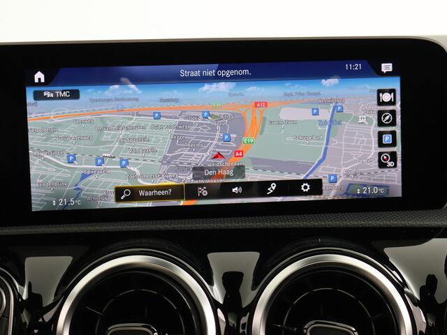 Mercedes-Benz A-KLASSE 180 Business Solution AMG | Panoramisch dak | Widescreen | AMG