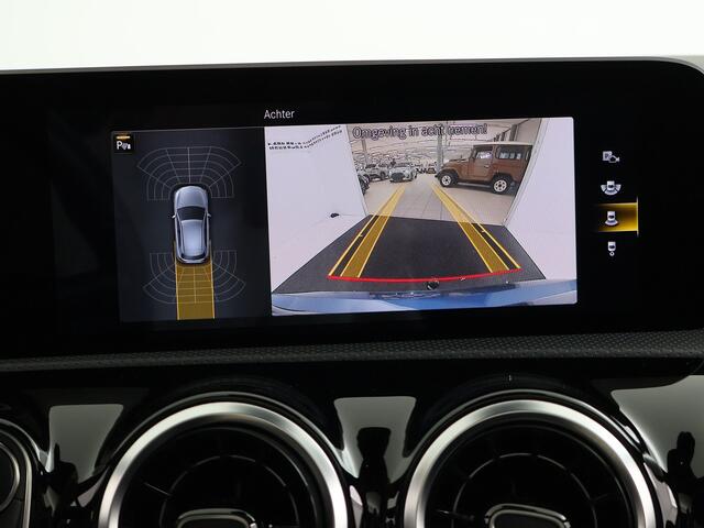 Mercedes-Benz A-KLASSE 180 Business Solution AMG | Panoramisch dak | Widescreen | AMG