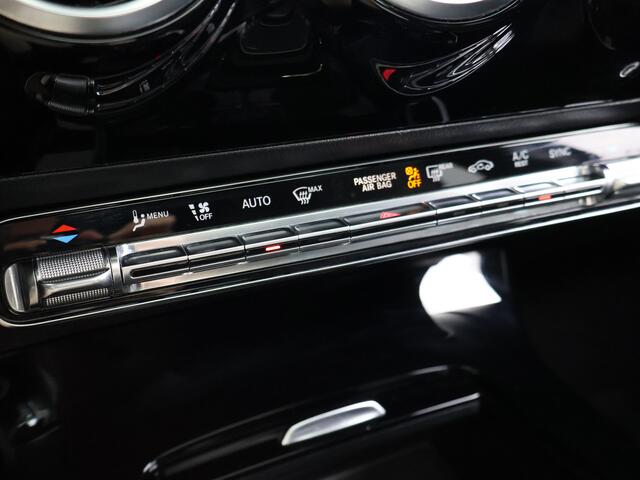 Mercedes-Benz A-KLASSE 180 Business Solution AMG | Panoramisch dak | Widescreen | AMG