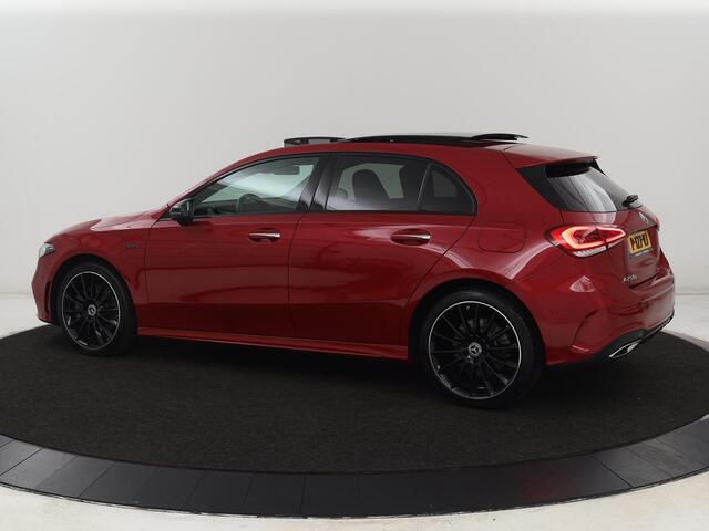 Mercedes-Benz A-KLASSE 250e AMG | Panoramadak | 360 Camera | Burmester | Stoelverwarming | Adaptive cruise | Carplay | Sfeerverlichting | 19'' | Navigatie | Widescreen | Leder/Alcantara | PHEV | Plug In