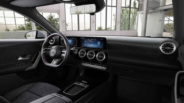 Mercedes-Benz A-KLASSE 180 Business Solution AMG | Panoramaschuifdak | Achteruitrijcamera | Nightpakket | MULTIBEAM LED | Stoelverwarming |