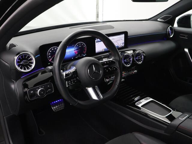 Mercedes-Benz A-KLASSE 180 AMG Line | Burmester | Multibeam | Night pakket |