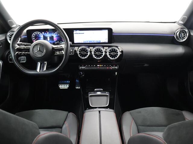 Mercedes-Benz A-KLASSE 180 AMG Line | Burmester | Multibeam | Night pakket |