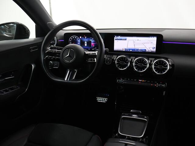 Mercedes-Benz A-KLASSE 180 AMG Line | Burmester | Multibeam | Night pakket |