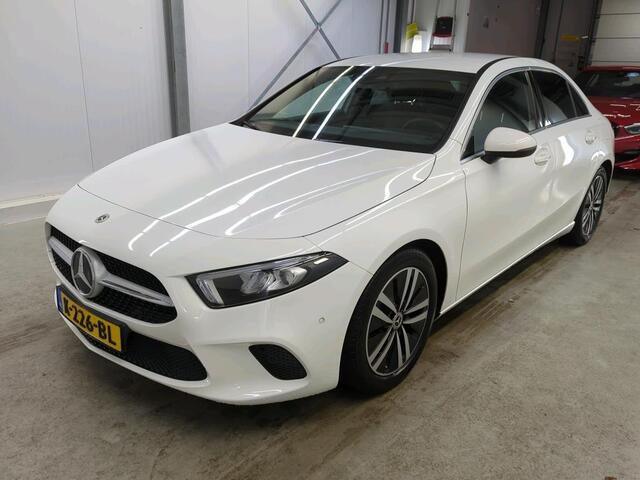 Mercedes-Benz A-KLASSE 180 Luxury Line | Navi | Camera | Trekhaak
