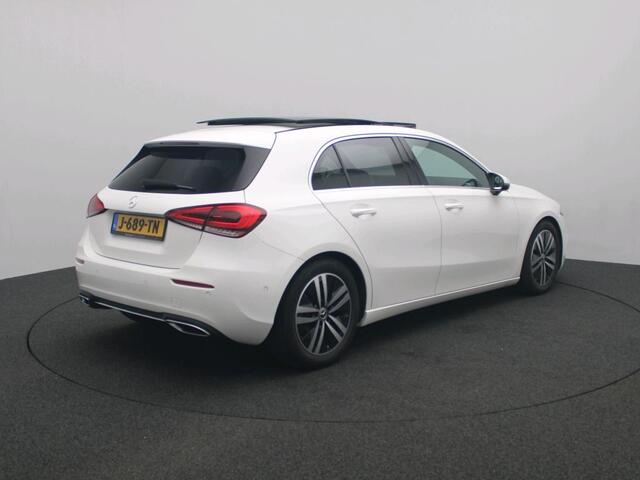Mercedes-Benz A-KLASSE 160 Business Solution Luxury Panorama Schuif-Kanteldak | Sfeerverlichting | Achteruitrijcamera | Stoelverwarming voor | Buitenspiegels elektrisch inklapbaar. Inclusief 24 maanden MB Certified garantie voor Europa.