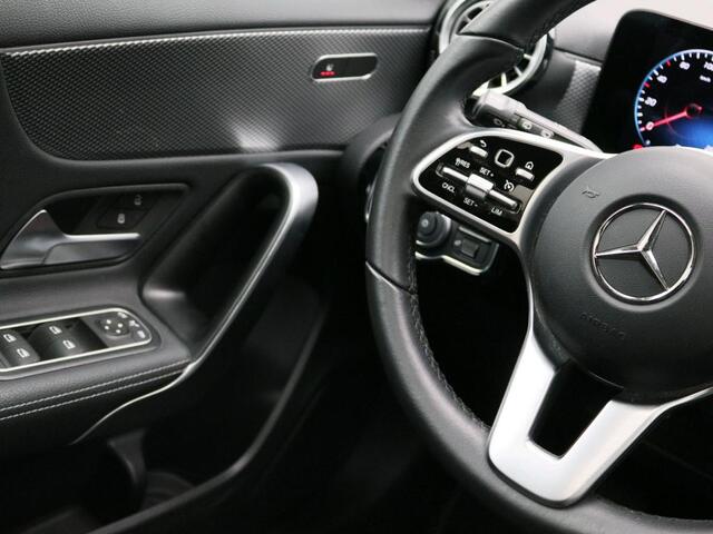 Mercedes-Benz A-KLASSE 160 Business Solution Luxury Panorama Schuif-Kanteldak | Sfeerverlichting | Achteruitrijcamera | Stoelverwarming voor | Buitenspiegels elektrisch inklapbaar. Inclusief 24 maanden MB Certified garantie voor Europa.