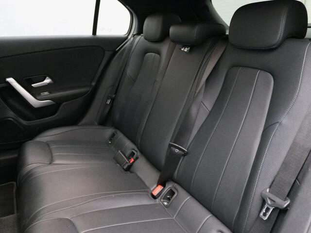 Mercedes-Benz A-KLASSE 160 Business Solution Luxury Panorama Schuif-Kanteldak | Sfeerverlichting | Achteruitrijcamera | Stoelverwarming voor | Buitenspiegels elektrisch inklapbaar. Inclusief 24 maanden MB Certified garantie voor Europa.