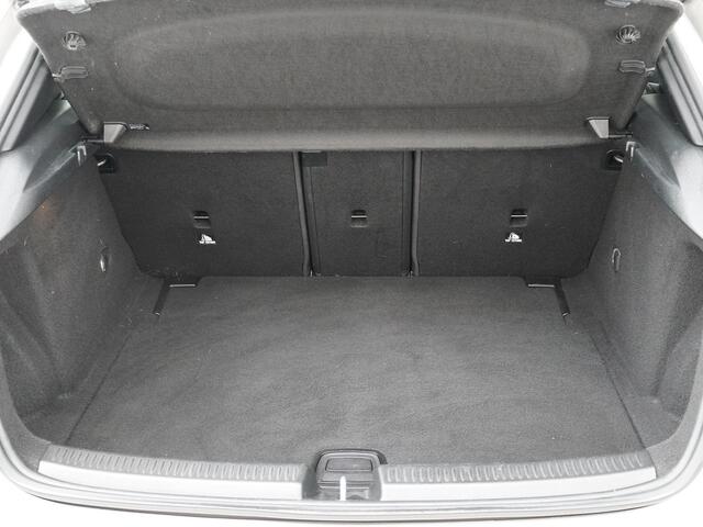 Mercedes-Benz A-KLASSE 250 Premium Plus - Navigatie - Climate Control - Parkeerassistent