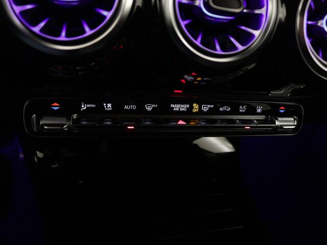 Mercedes-Benz A-KLASSE 250 e AMG Line | Nightpakket | Premium Pack | Extra USB-poorten | KEYLESS GO | Dodehoekassistent | Sfeerverlichting | Verwarmde stoelen vooraan | Parkeerpakket met achteruitrijcamera |