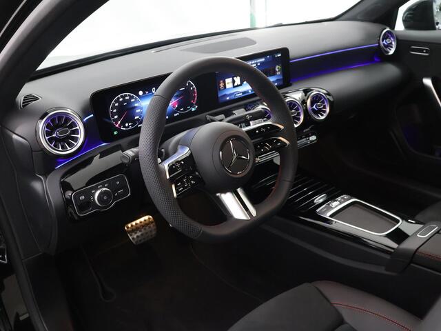 Mercedes-Benz A-KLASSE 180 Business Solution AMG | Panoramadak | Multibeam led | Nightpakket | Sfeerverlichting |