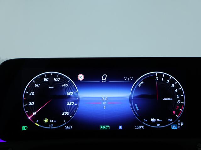 Mercedes-Benz A-KLASSE 250 e Business Solution AMG | Trekhaak | Nightpakket | Premium Plus pakket | Parkeerpakket met 360°-camera | Dodehoekassistent | KEYLESS GO-comfortpakket | Extra USB-poorten | Spiegelpakket | Head-up display |