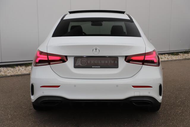 Mercedes-Benz A-KLASSE 200 Business Solution AMG Night 164PK Automaat 19 inch Panoramadak Massage Sfeerverlichting Widescreen Multibeam LED Navigatie Achteruitrijcamera Elektrische Stoelen