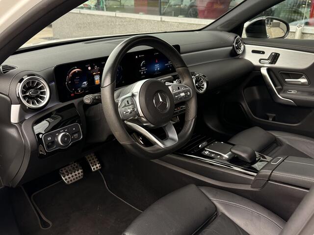 Mercedes-Benz A-KLASSE 250 e AMG Line | Nightpakket | Pano | Leder | El. stoelen | Achteruitrijcamera | Apple Carplay / Android Auto