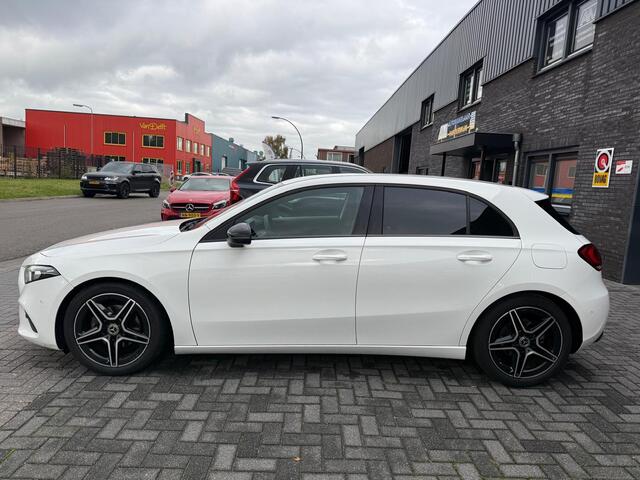Mercedes-Benz A-KLASSE 180 Premium Plus | 12MND GARANTIE | LED | CARPLAY | NAVI | CRUISE | LMV | LEDER |