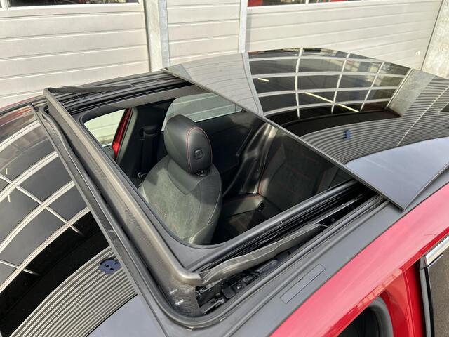 Mercedes-Benz A-KLASSE 250 e AMG Line Head-up display |Panoramadak |Keyless Entry |Distronic |Dodehoekassistent |Stoelverwarming |360 graden camera| Carplay