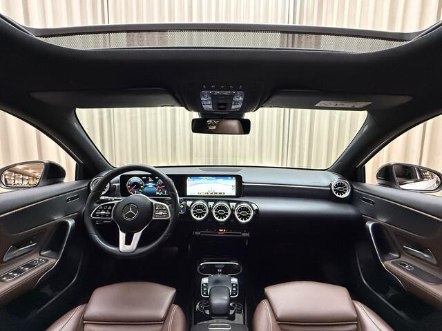 Mercedes-Benz A-KLASSE 200 *Panodak* 1/2 Leder / Stoelverwarming / Cruise / Navigatie / 18'' LMV / LED / ECC Clima