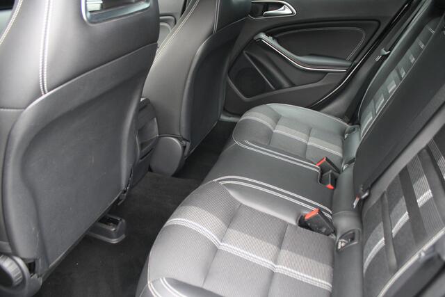 Mercedes-Benz A-KLASSE 180 d Business Solution AMG AUTOMAAT - NAVIGATIE - CAMERA - LED