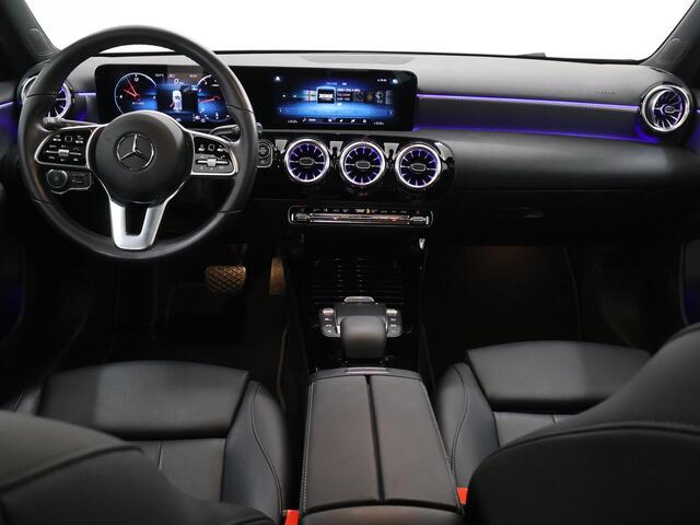 Mercedes-Benz A-KLASSE 180 Business Solution Luxury | Panoramadak | Memory | Multibeam | Keyless | Distronic |