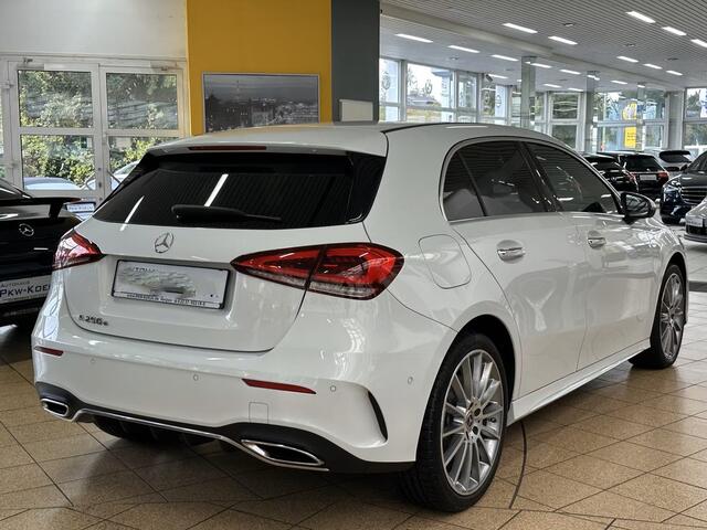 Mercedes-Benz A-KLASSE 250e AMG ** LED, MBUX+, DISTR, PANORAMA, HuD, 2-Zone CLIMA, 19-inch LMV, ** 1e EIG - UNFALLFREI ** ** INFORMEER OOK NAAR ONZE AANTREKKELIJKE FINANCIAL-LEASE TARIEVEN **