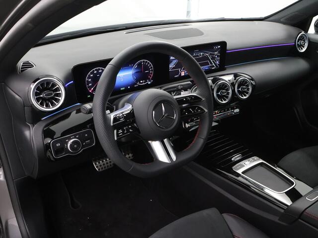 Mercedes-Benz A-KLASSE 250e Business Solution AMG | Panoramaschuifdak | Night | Multibeam Led | Achteruitrijcamera | Afneembare trekhaak |