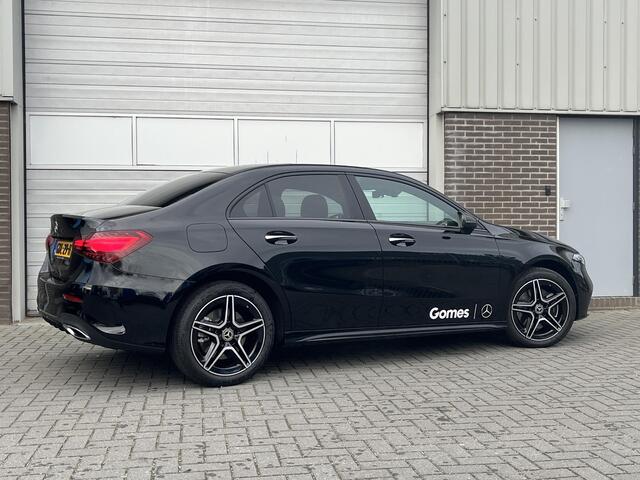 Mercedes-Benz A-KLASSE Limousine 250 e Star Edition AMG Line | Panoramadak | Night Pakket | Dodehoekassistent | MULTIBEAM LED koplampen | Stoelverwarming | Sfeerverlichting | Sierdelen Aluminium | Elektrisch Inklapbare Buitenspiegels | Achteruitrijcamera | Parkeersensoren