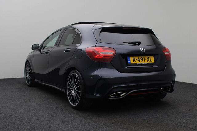 Mercedes-Benz A-KLASSE 250 Sport 4MATIC Prestige 2017 | Panoramadak | Cruise Control | Carplay | Parkeersensoren | Navigatie | Goed Onderhouden | 2 Sleutels | Half Leder | Documentatie | Airco | Multifunctioneel Stuurwiel