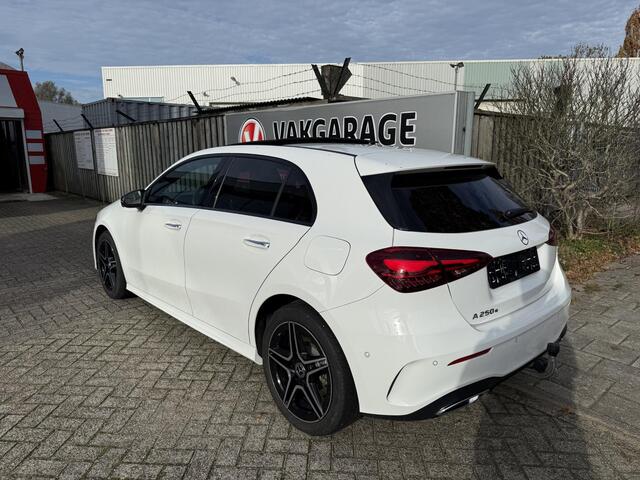 Mercedes-Benz A-KLASSE 250 e AMG Line 18"/Panoramadak/Trekhaak/Head-up/Memory l+r/Matrix LED/360 camera/Keyless/Dodehoek/Apple Carplay & Android Auto