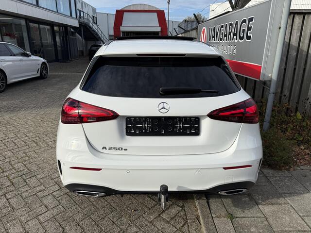 Mercedes-Benz A-KLASSE 250 e AMG Line 18"/Panoramadak/Trekhaak/Head-up/Memory l+r/Matrix LED/360 camera/Keyless/Dodehoek/Apple Carplay & Android Auto