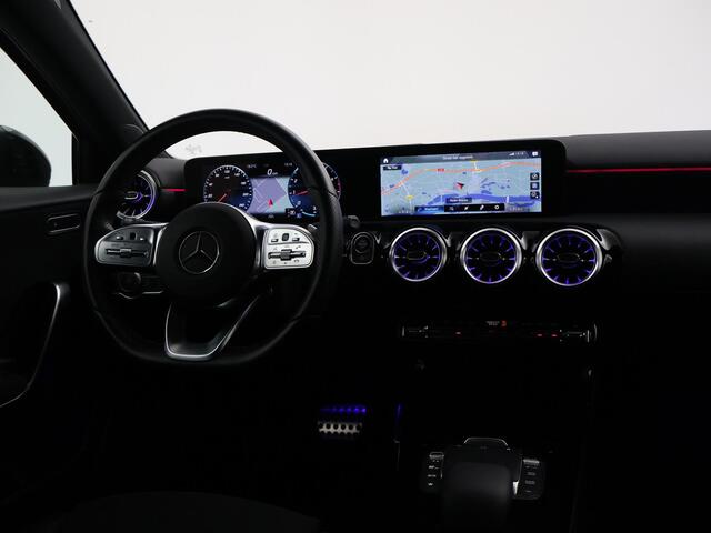 Mercedes-Benz A-KLASSE 180 AUT. AMG SPORT + PANORAMA | SFEERVERLICHTING | CAMERA | ADAPTIVE CRUISE | CARPLAY