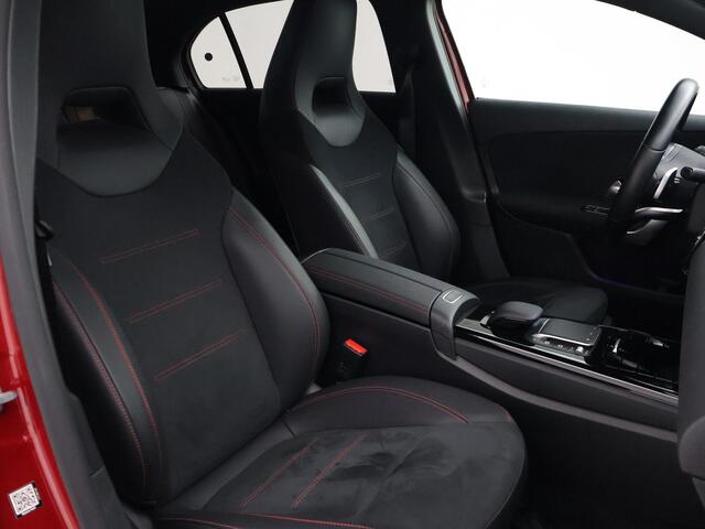 Mercedes-Benz A-KLASSE 180 AUT. AMG SPORT + PANORAMA | SFEERVERLICHTING | CAMERA | ADAPTIVE CRUISE | CARPLAY