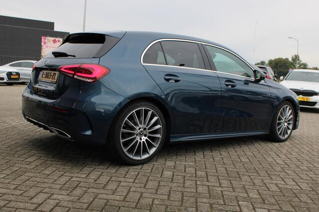 Mercedes-Benz A-KLASSE 180 AUT7 AMG LINE 19'' SFEER WIDESCREEN CAMERA <<NL AUTO>>