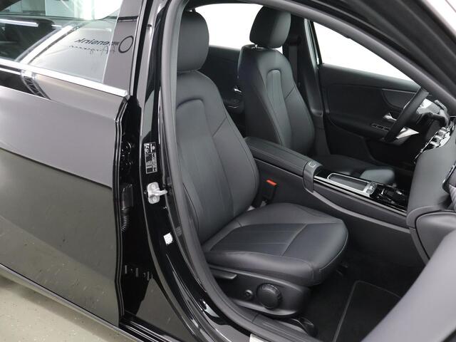 Mercedes-Benz A-KLASSE 180 Star Edition Limousine | Apple Carplay/Android Auto | Achteruitrijcamera | Stoelverwarming | High-Performance Led | Parkeerpakket | Thermatic airco |