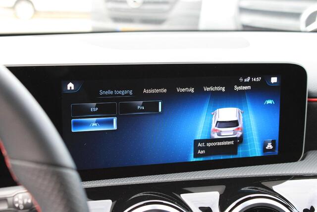 Mercedes-Benz A-KLASSE 180 AMG Camera | Night | Widescreen | Mojavezilver | Dealer Onderhouden