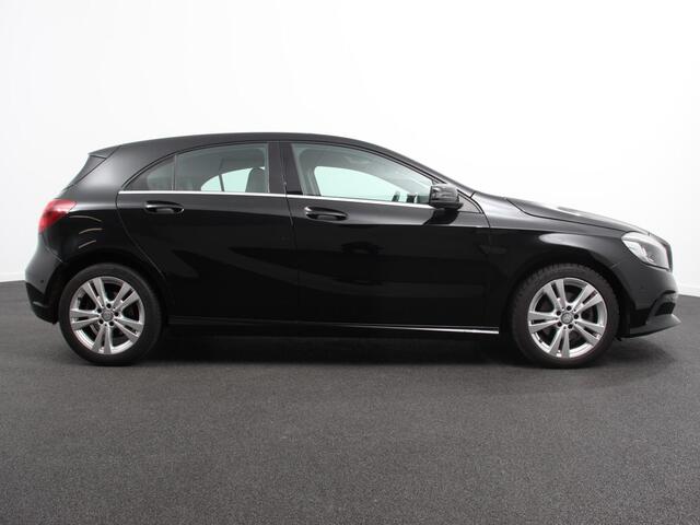 Mercedes-Benz A-KLASSE 180 Automaat Prestige | Navigatie | Climate control | Camera | Parkeer sensoren | Lichtmetalen velgen
