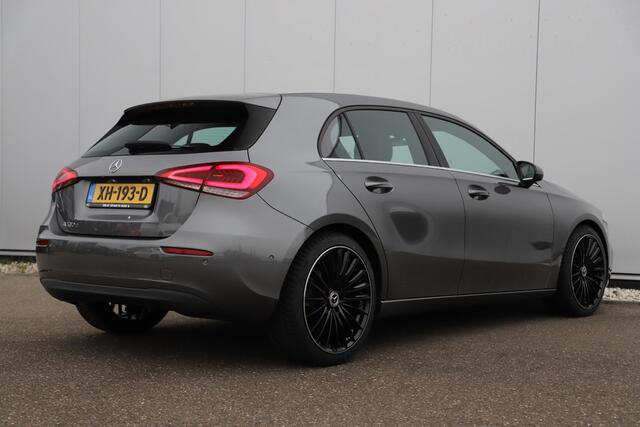 Mercedes-Benz A-KLASSE 180 d Business Solution Limited Automaat Half Leder Full LED Sportstoelen Widescreen Carplay Android Navigatie Achteruitrijcamera Clima Cruise 19 inch AMG Look Velgen Nieuwe Banden! Stoelverwarming