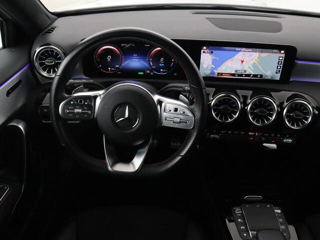 Mercedes-Benz A-KLASSE 250e AMG Limited | Stoelverwarming | Widescreen | Sfeerverlichting | Camera | Navigatie | Leder/Alcantara | Park Assist | Sportstoelen | Full LED | Climate control | PHEV | Plug In
