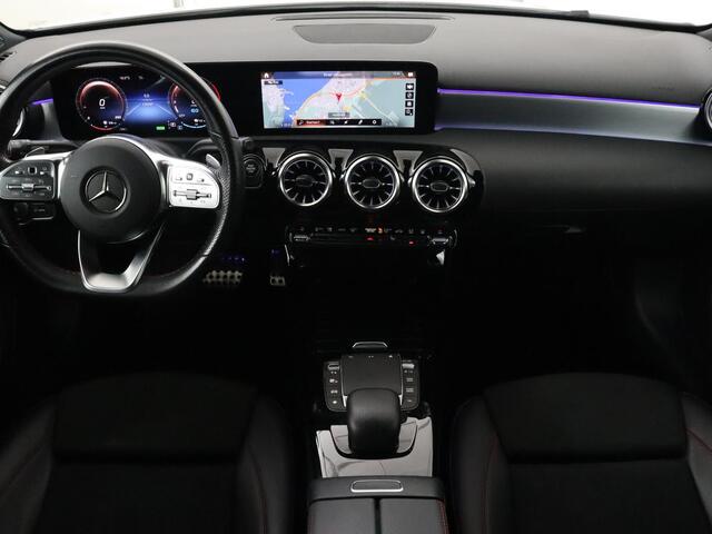 Mercedes-Benz A-KLASSE 250e AMG Limited | Stoelverwarming | Widescreen | Sfeerverlichting | Camera | Navigatie | Leder/Alcantara | Park Assist | Sportstoelen | Full LED | Climate control | PHEV | Plug In
