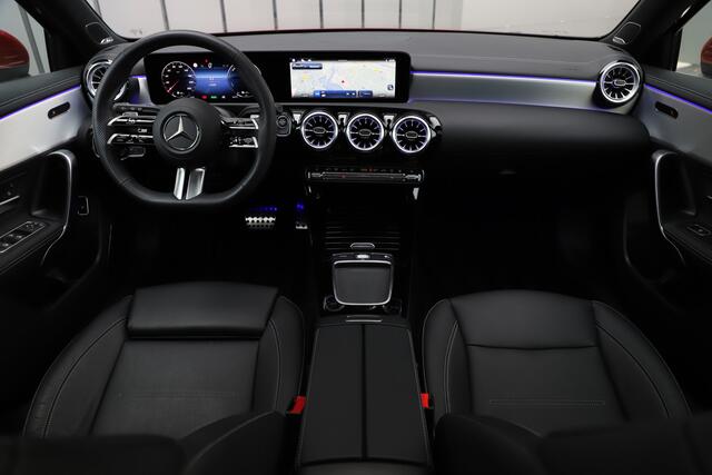 Mercedes-Benz A-KLASSE 250e AMG | 218PK | Pano | Sfeerverlichting | Burmester | Multibeam | Leder | Distronic | Stuurwielverwarming | Trekhaak | 2024.