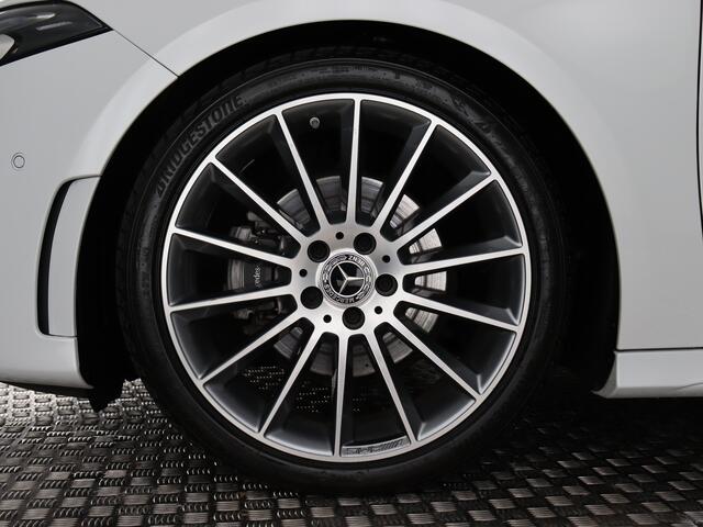 Mercedes-Benz A-KLASSE 200 AMG Line (Panodak / ACC / Full Led / Distronic+ / Carplay / 19 Inch / Digi dash)