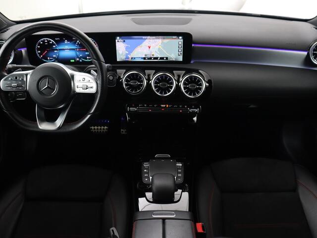 Mercedes-Benz A-KLASSE 250e AMG Limited | Panoramadak | Matrix LED | Keyless | Stoelverwarming | Memory | Camera | Navigatie | Leder/Alcantara | Sfeerverlichting | Park Assist | PHEV | Plug In