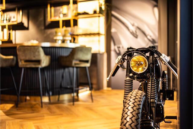 Mercedes-Benz A-KLASSE A45 S AMG 4MATIC+ | 421PK | ACC | Pano | Burmester | Lane & Side Assist | Camera | Multibeam Led | Magno Kleur | Sfeerverlichting | Apple Carplay | Sportuitlaat | 19" | MBUX+ | Magno Lak | Dealer OH. | Track Pace | Verkeersbordenherkenning | Rijassistenti