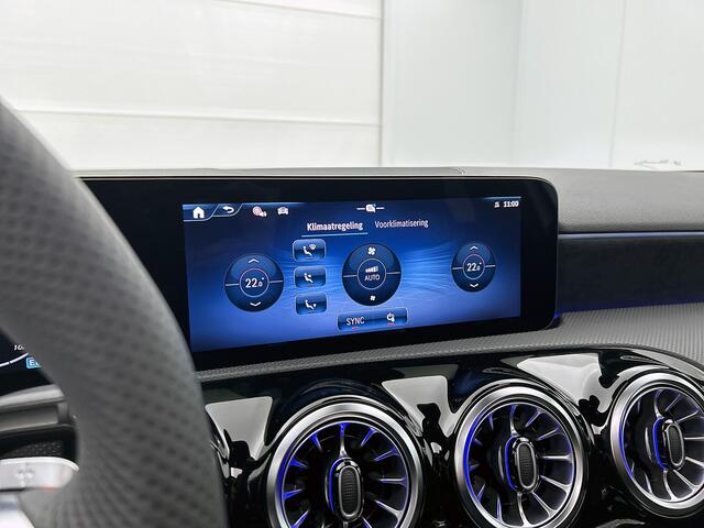 Mercedes-Benz A-KLASSE 250 e Business Solution AMG | Nightpakket | Panoramaschuifdak | Multibeam LED | Stoelverwarming voor | Smartphone Integratie | Sfeerverlichting | KEYLESS GO |