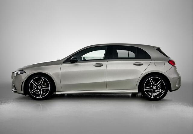 Mercedes-Benz A-KLASSE 160 Business Solution AMG 5 Spaaks lichtmetalen velgen AMG | MUBX wide screen | Navigatie | Parking support met camera achter | Inclusief 24 maanden MB Certified garantie voor Europa.